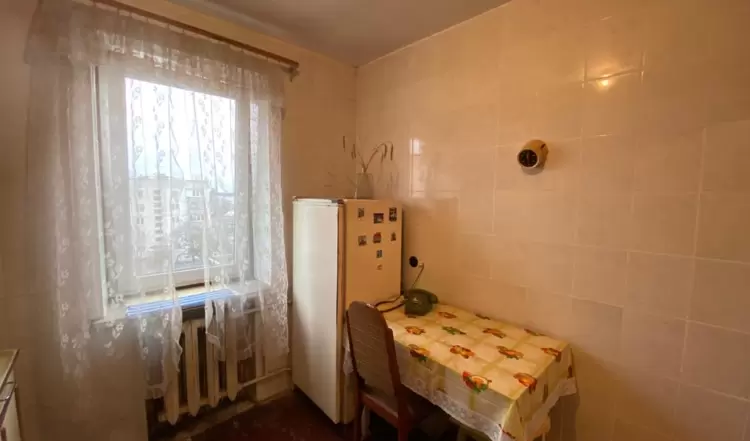 Продается 3 комнатная квартира на Максютова. 