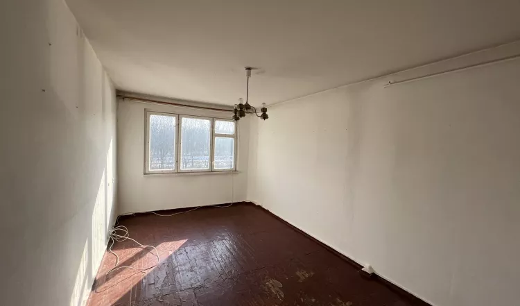 Продається 2 кімнатна квартира під ремонт в Житомирі