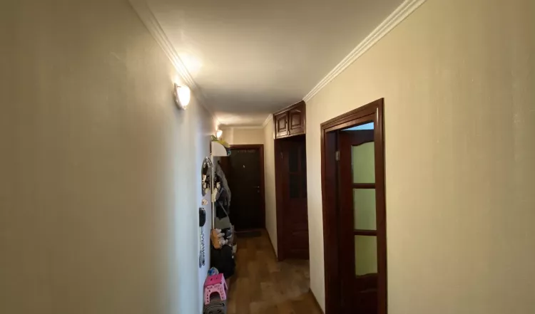 Продається 3 кімнатна квартира з ремонтом на Космонавтів в Житомирі