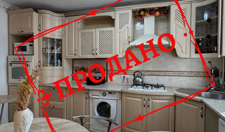 Продається 3-кімнатна квартира з А/О на Польовій