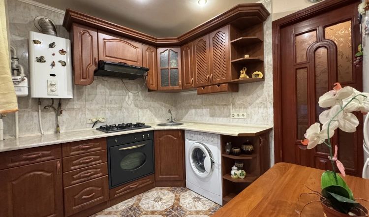 Продаж 2 кімнатної квартири в самому центрі Житомира