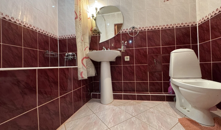 Продаж 2 кімнатної квартири в самому центрі Житомира
