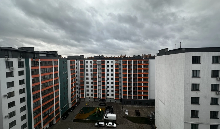 Продаж 3 кімнатної 2 рівневої квартири в Житомирі.