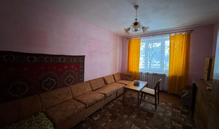 Продаж 4-кімнатної квартири в Мукачево з комерційним потенціалом.