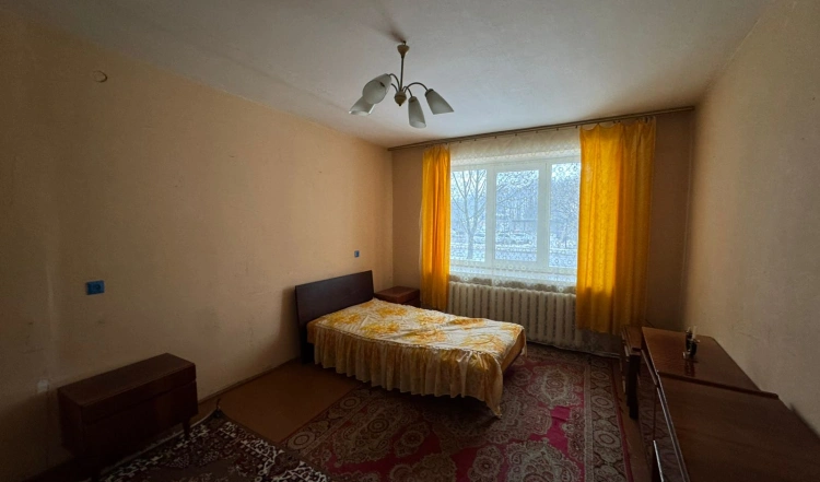 Продаж 4-кімнатної квартири в Мукачево з комерційним потенціалом.