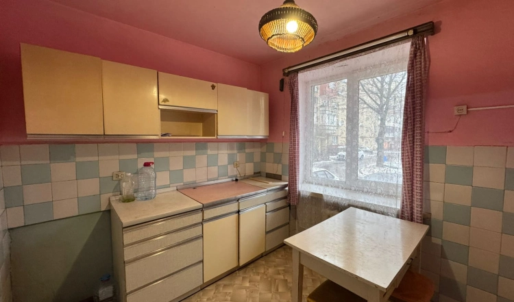 Продаж 4-кімнатної квартири в Мукачево з комерційним потенціалом.