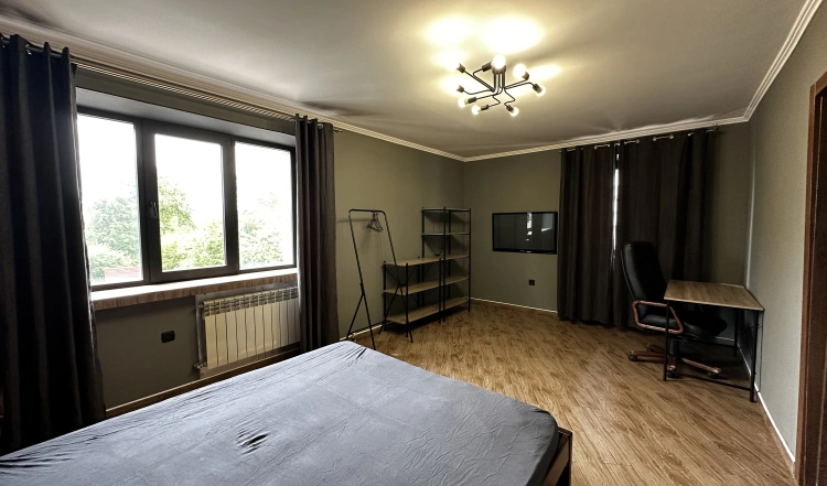 Продаж 3-х кімнатної квартири по вул. Домбровського з автономним опаленням