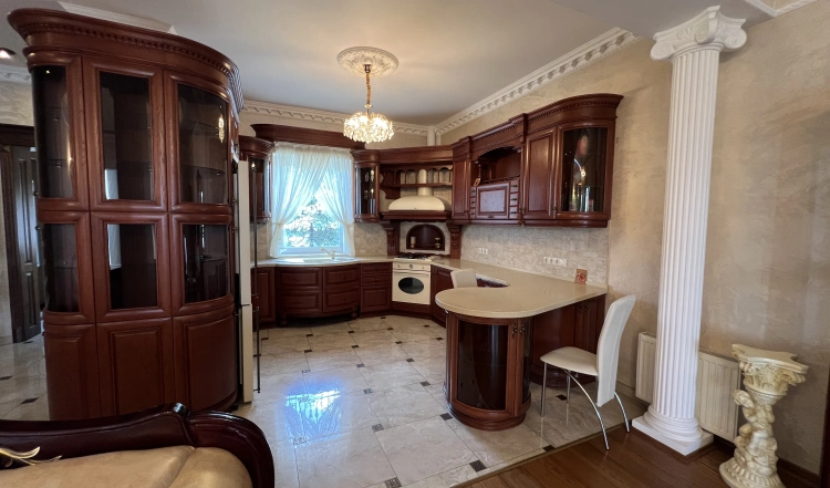 Продаж ексклюзивного будинку біля річки в передмісті Житомира!