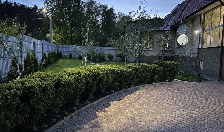 Продаж просторого будинку в Житомирі з ділянкою 10 соток!