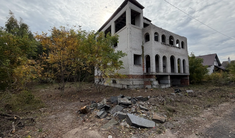 Продаж ділянки та будинку в гарній локації, поблизу Житомира!