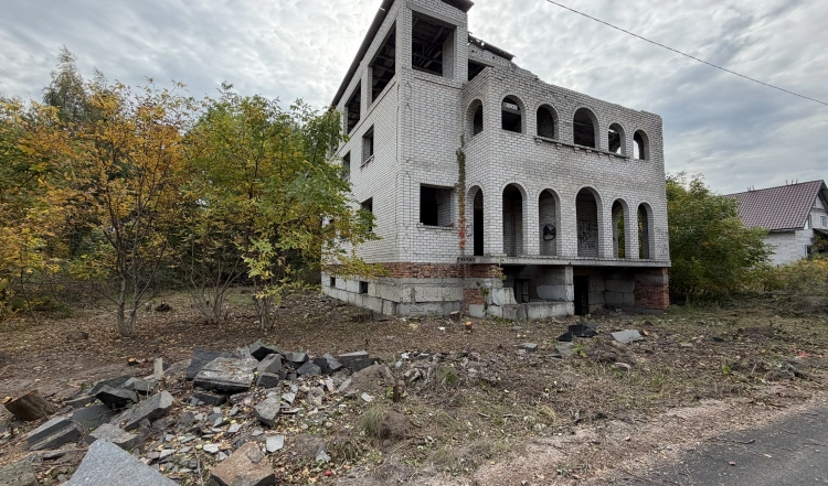 Продаж земельної ділянки 25 соток з триповерховою недобудовою у Глибочиці | EXCLUSIVE