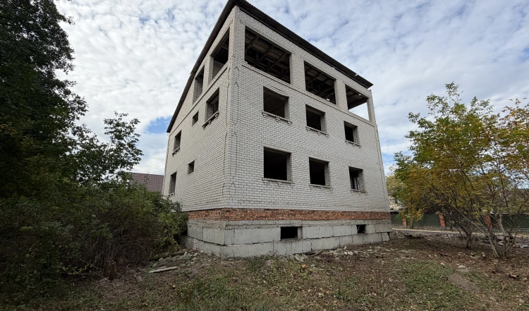 Продаж земельної ділянки 25 соток з триповерховою недобудовою у Глибочиці | EXCLUSIVE