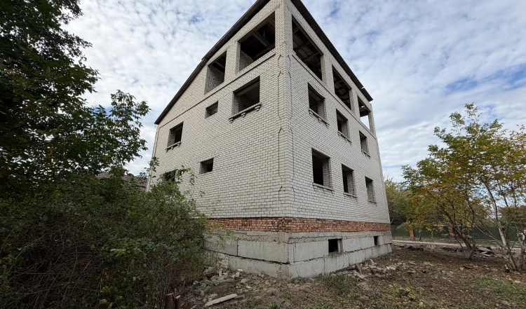 Продаж земельної ділянки 25 соток з триповерховою недобудовою у Глибочиці | EXCLUSIVE