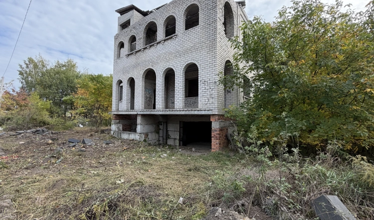 Продаж земельної ділянки 25 соток з триповерховою недобудовою у Глибочиці | EXCLUSIVE