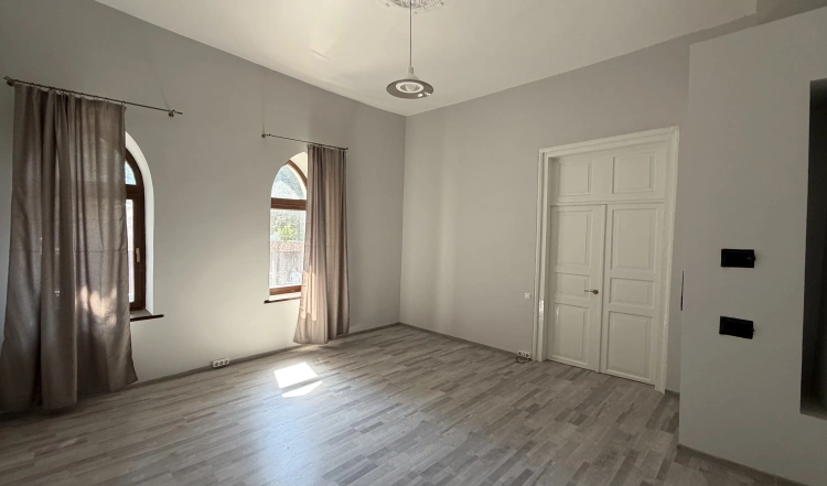 Продаж двох квартир у центрі Житомира — 145 м² та 4,5 сотки землі | EXCLUSIVE