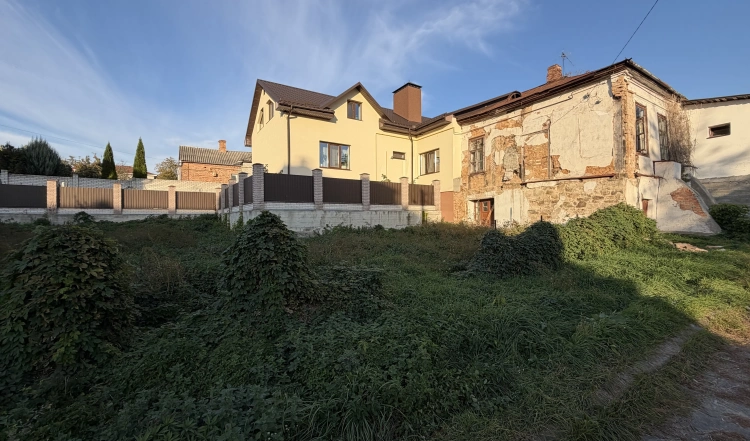 Продаж двох квартир у центрі Житомира — 145 м² та 4,5 сотки землі | EXCLUSIVE